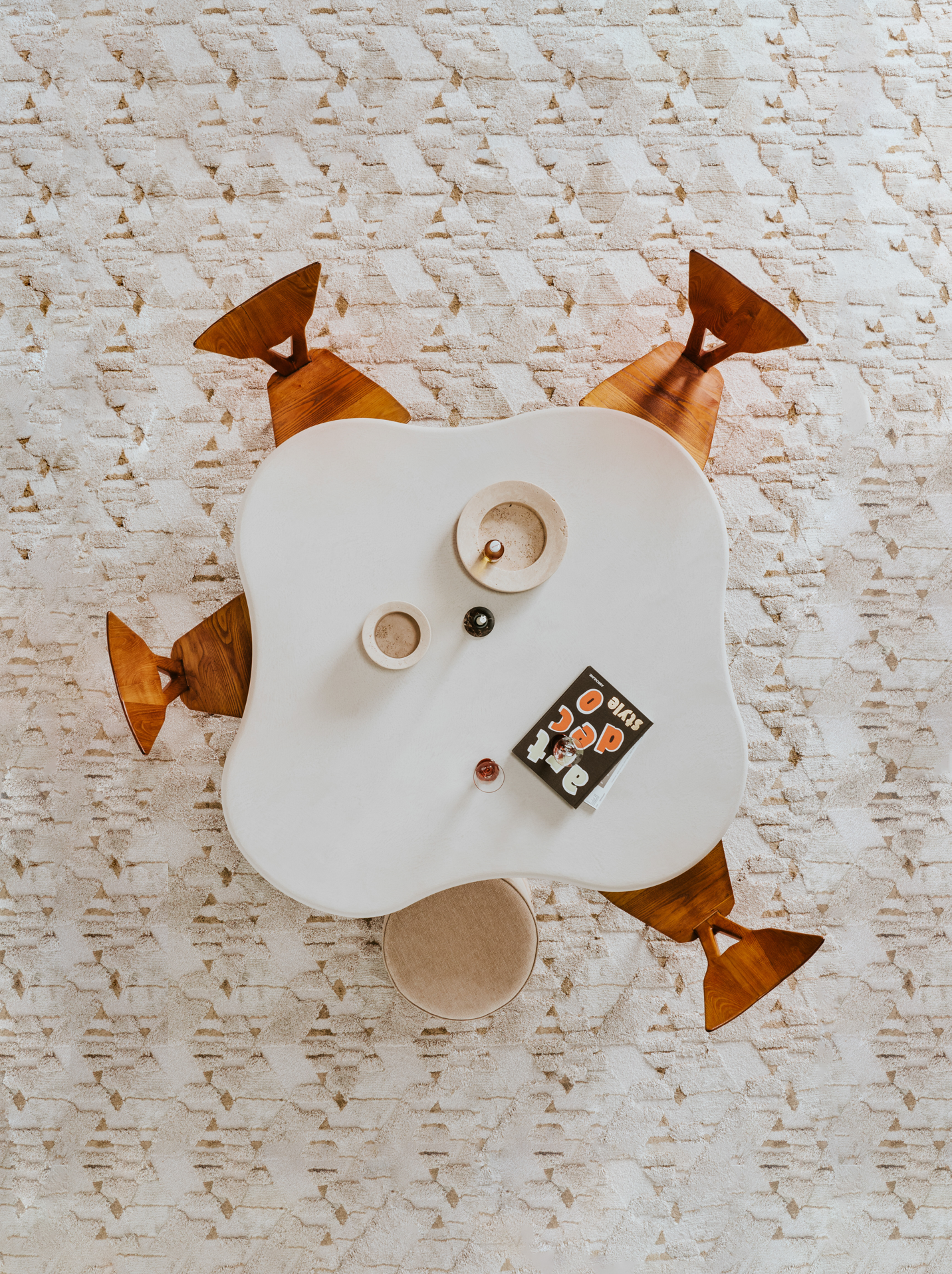 Out of Line・Esstisch (New)