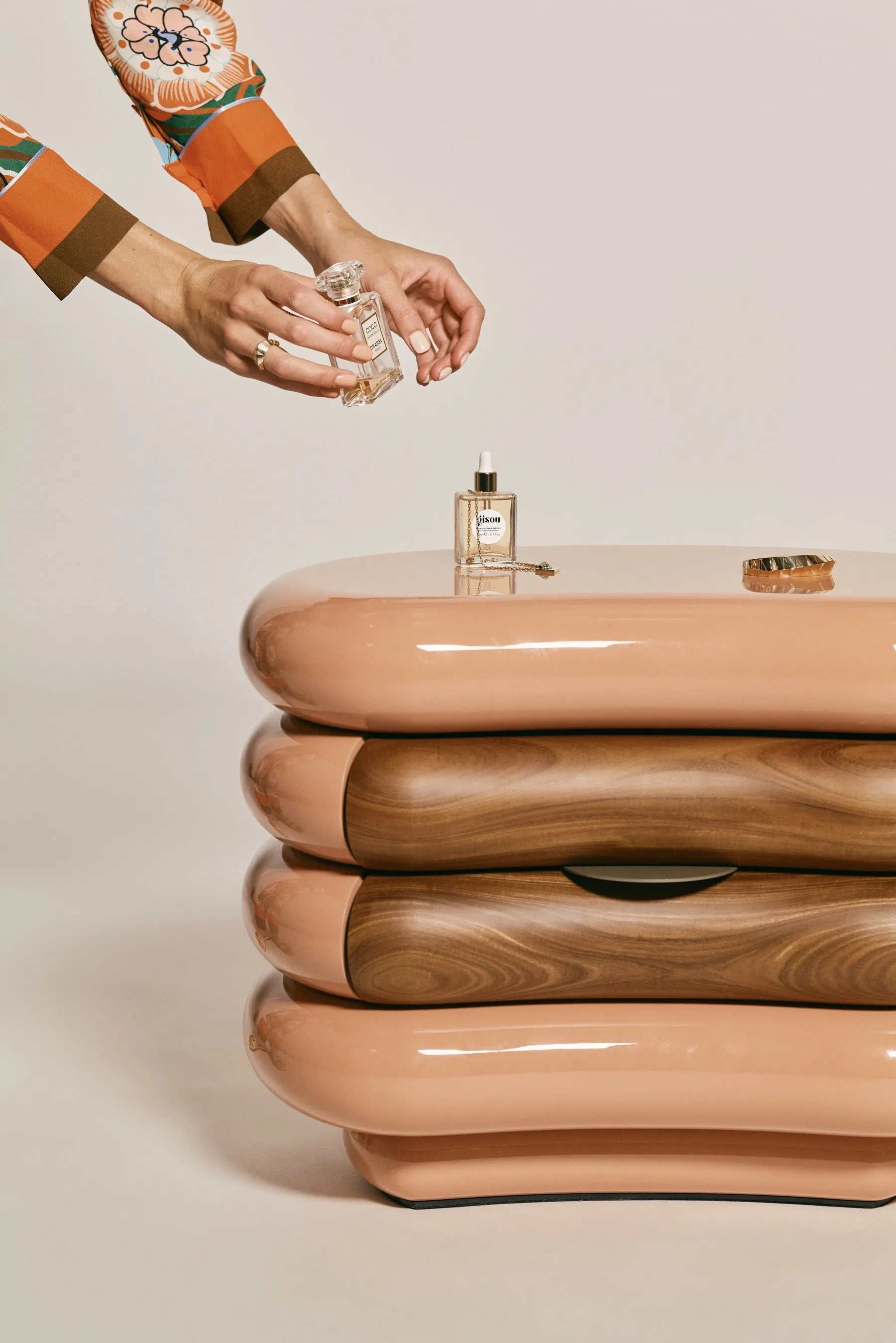 Out of Line・Night Table (New)